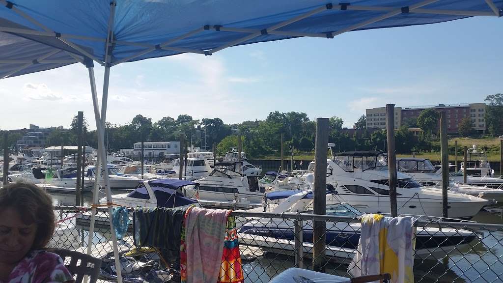 Castaways Yacht Club | 425 Davenport Ave, New Rochelle, NY 10805, USA | Phone: (914) 636-8444