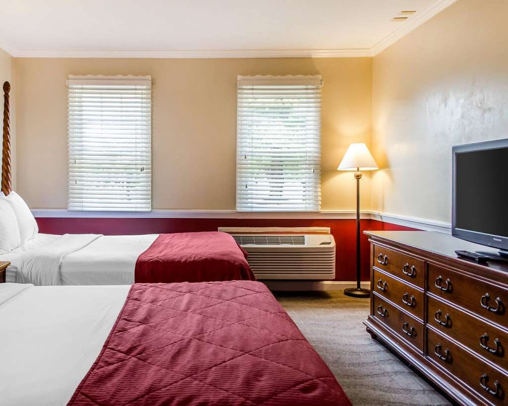 Clarion Inn Strasburg - Lancaster | 1400 Historic Dr, Strasburg, PA 17579, USA | Phone: (717) 687-7691