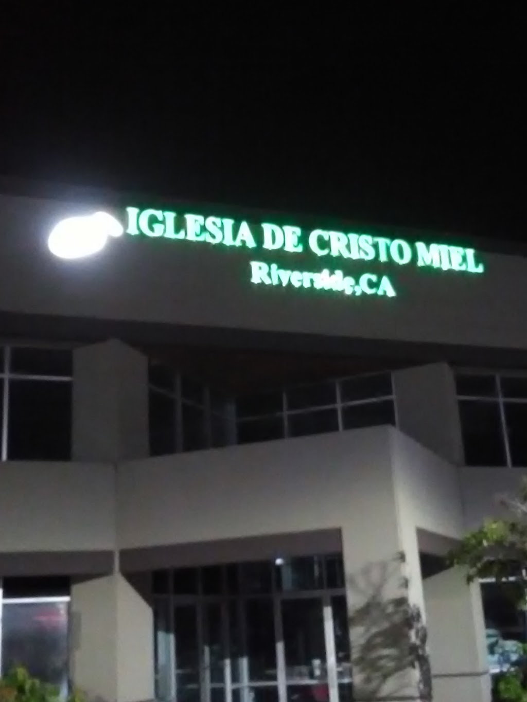 Iglesia De Cristo Miel Riverside | 115 W La Cadena Dr, Riverside, CA 92501 | Phone: (951) 276-1441