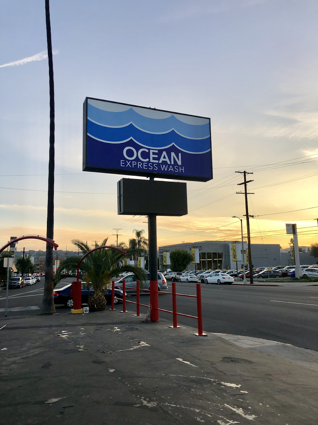 Ocean Express Wash | 5300 Van Nuys Blvd, Sherman Oaks, CA 91401, USA | Phone: (818) 616-4032