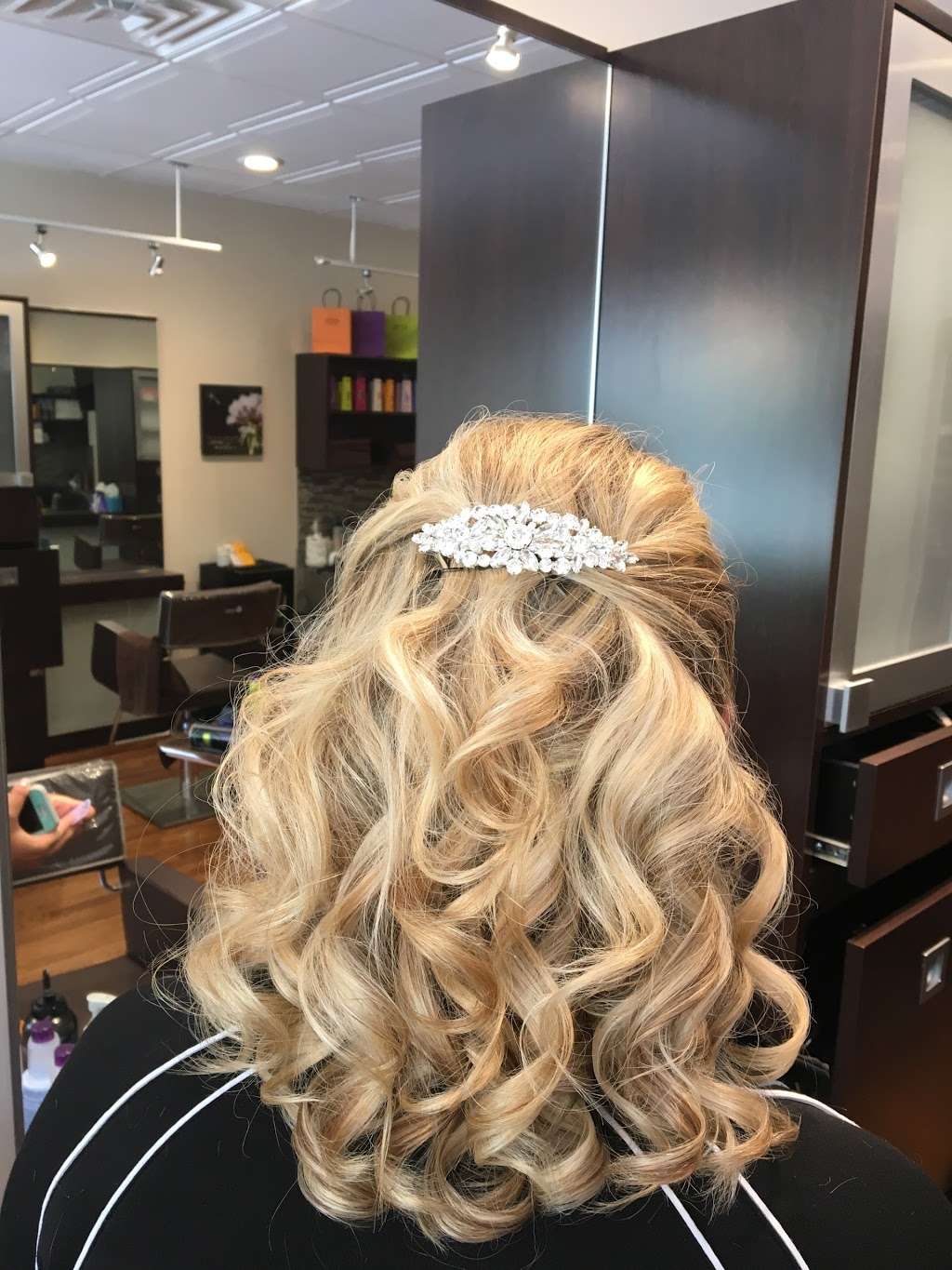 Delight Hair Salon | 372 Tulip Ave, Floral Park, NY 11001, USA | Phone: (516) 233-2039