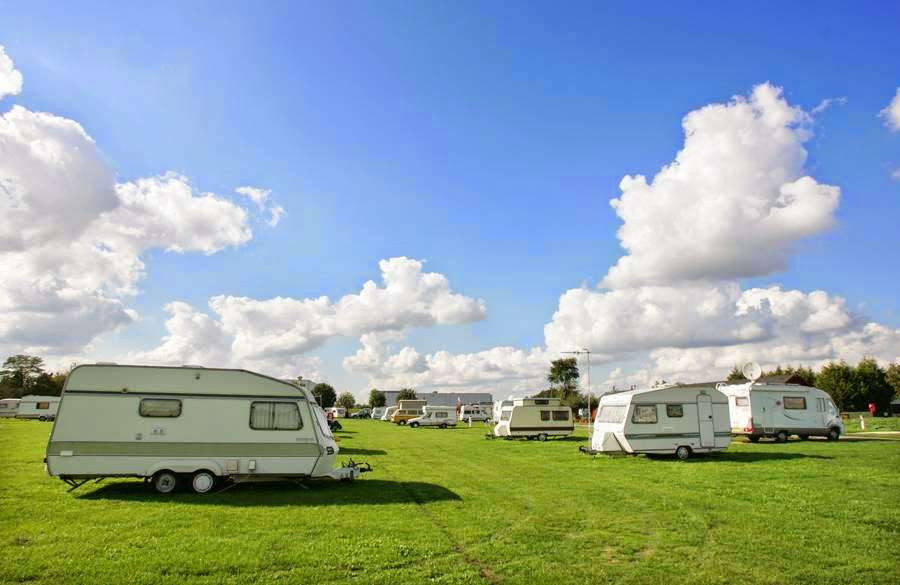 Lee Valley Camping and Caravan Park, Edmonton | Meridian Way, Edmonton, London N9 0AR, UK | Phone: 020 8803 6900