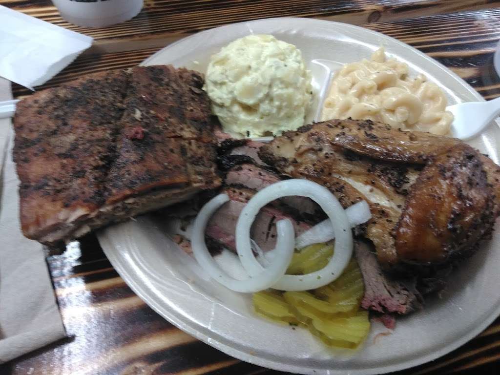 DeeWillies BBQ Smokehouse | 6506 S Zarzamora St, San Antonio, TX 78211, USA | Phone: (210) 884-9959