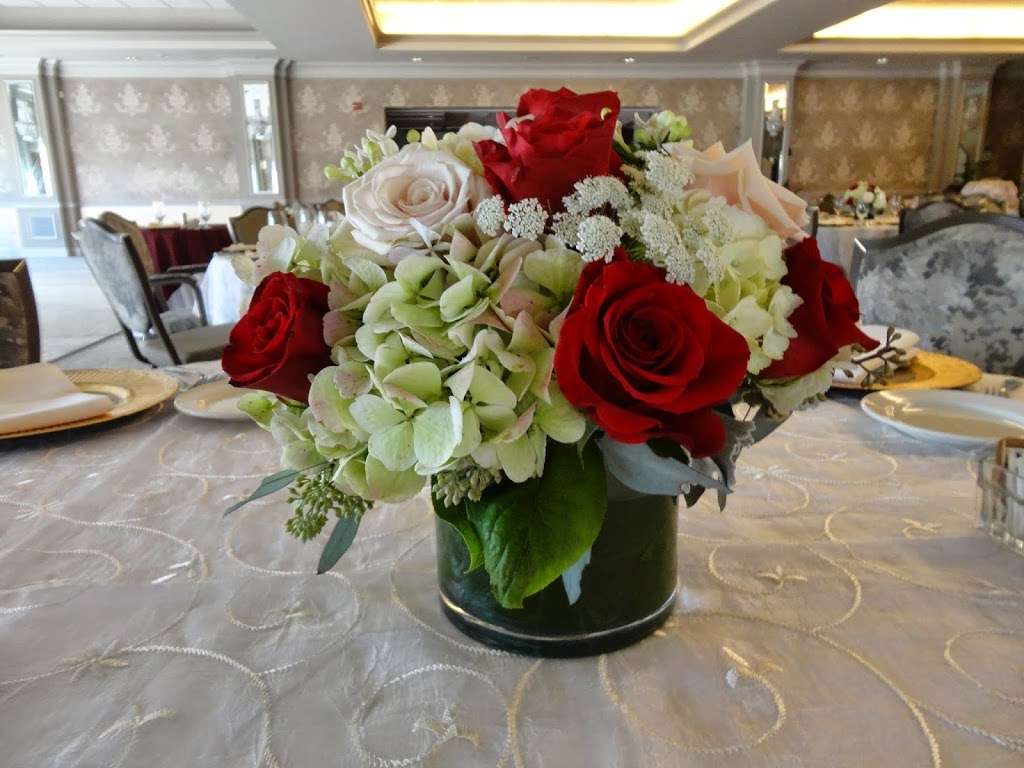 Michael Designs Florist, Inc. | 1838 St Margarets Rd, Annapolis, MD 21409 | Phone: (410) 263-0401