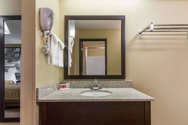 Super 8 by Wyndham Sun Prairie/Madison E | 1033 Emerald Terrace, Sun Prairie, WI 53590, USA | Phone: (608) 837-8889