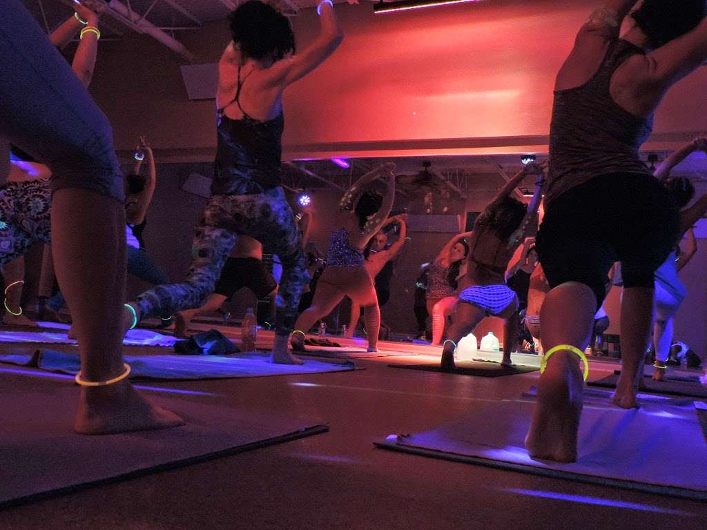 Hot Yoga near Deerfield Beach at Yoga Aura | 2910 N Federal Hwy, Boca Raton, FL 33431, USA | Phone: (561) 409-0811