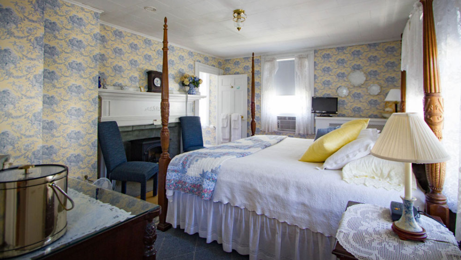 Sally Webster Inn | 34 Mt Pleasant St, Rockport, MA 01966, USA | Phone: (978) 546-9251