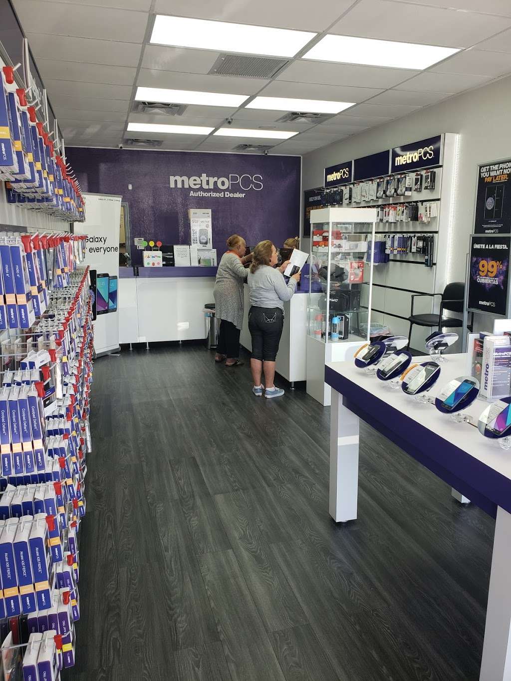 Metro by T-Mobile | 4649 NW 199th St, Miami Gardens, FL 33055, USA | Phone: (305) 305-9040