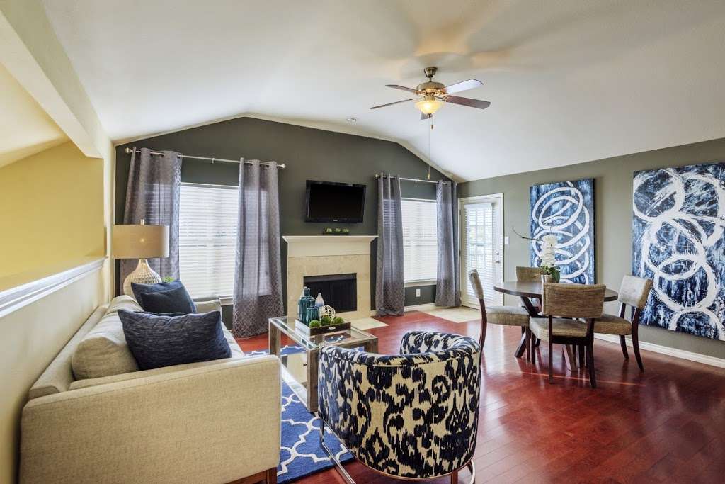 Lakeside at Coppell Apartments | 620 N Coppell Rd, Coppell, TX 75019, USA | Phone: (972) 304-4930