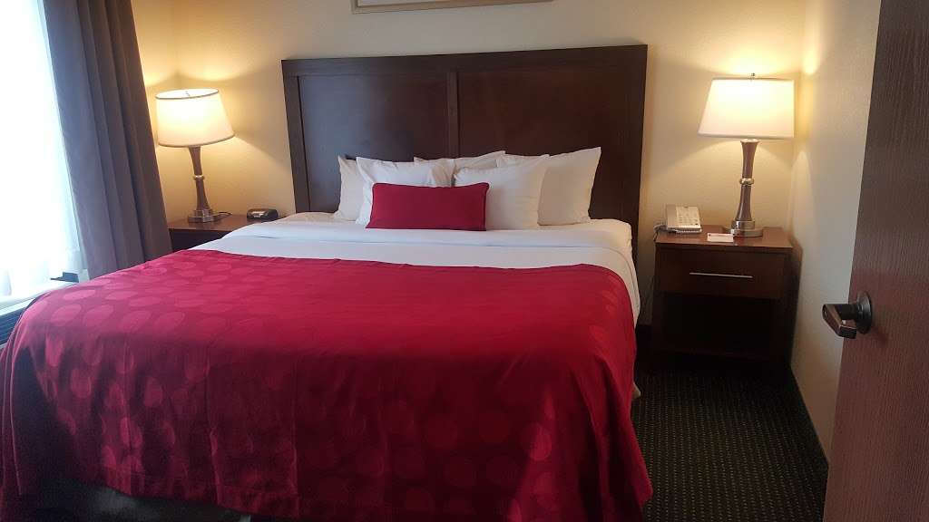 Ramada by Wyndham Denver International Airport | 6210 Tower Rd, Denver, CO 80249, USA | Phone: (303) 785-7011