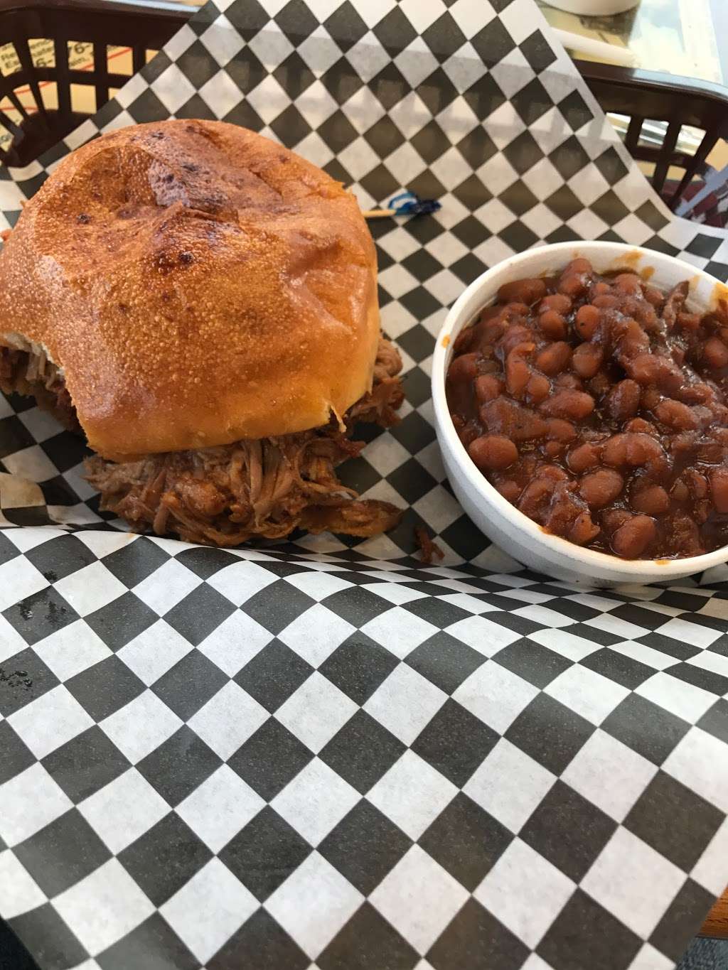 Oink & Moo Barbeque | 1006 E Main St, Richmond, MO 64085, USA | Phone: (816) 776-6465