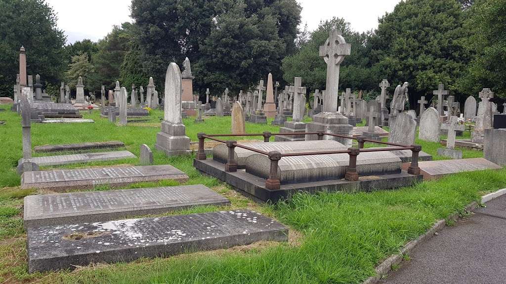Charlton Cemetery | Cemetery Ln, Charlton, London SE7 8DZ, UK | Phone: 020 8854 0235