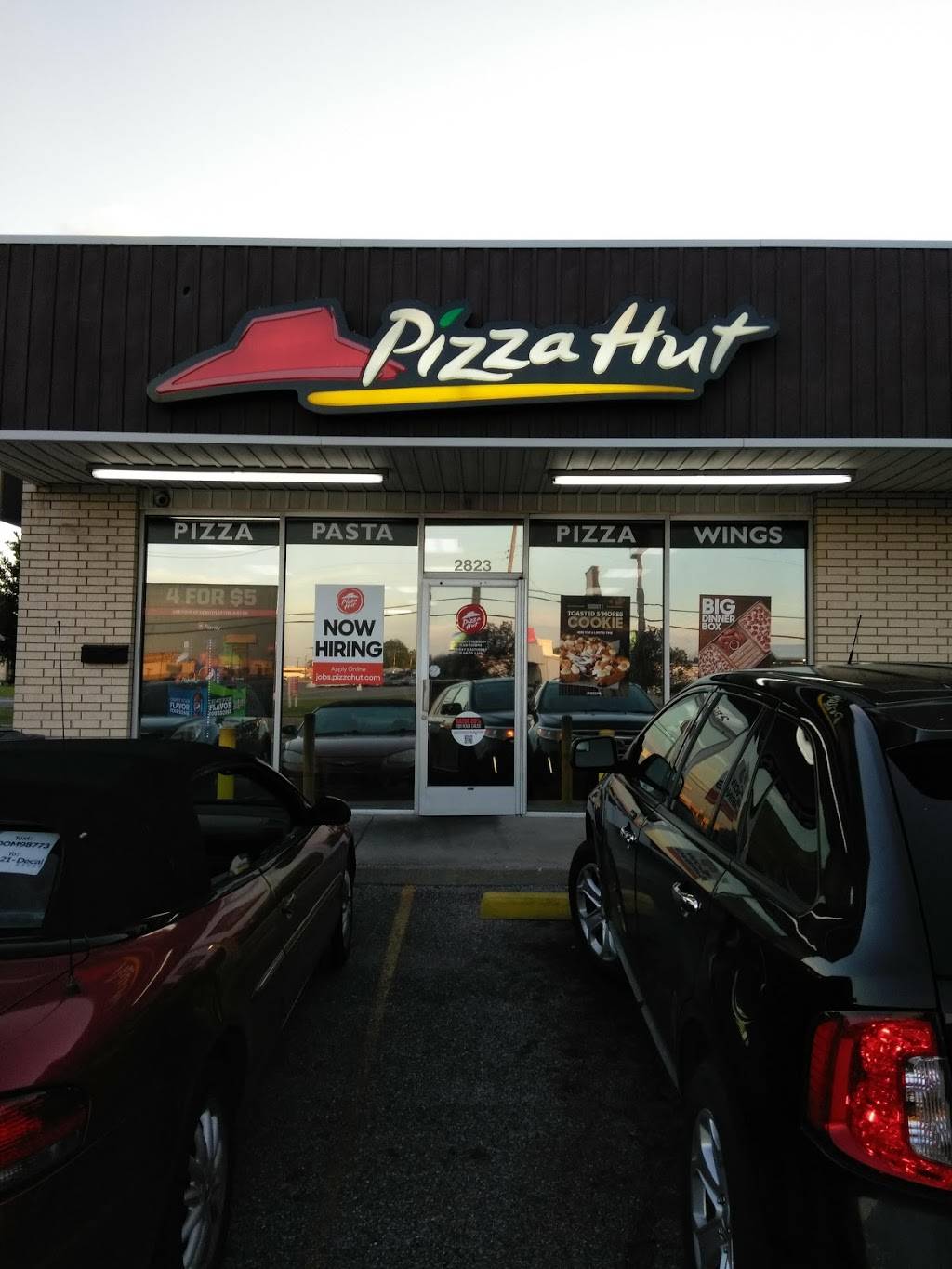 Pizza Hut | 2823 S May Ave, Oklahoma City, OK 73108, USA | Phone: (405) 680-9191