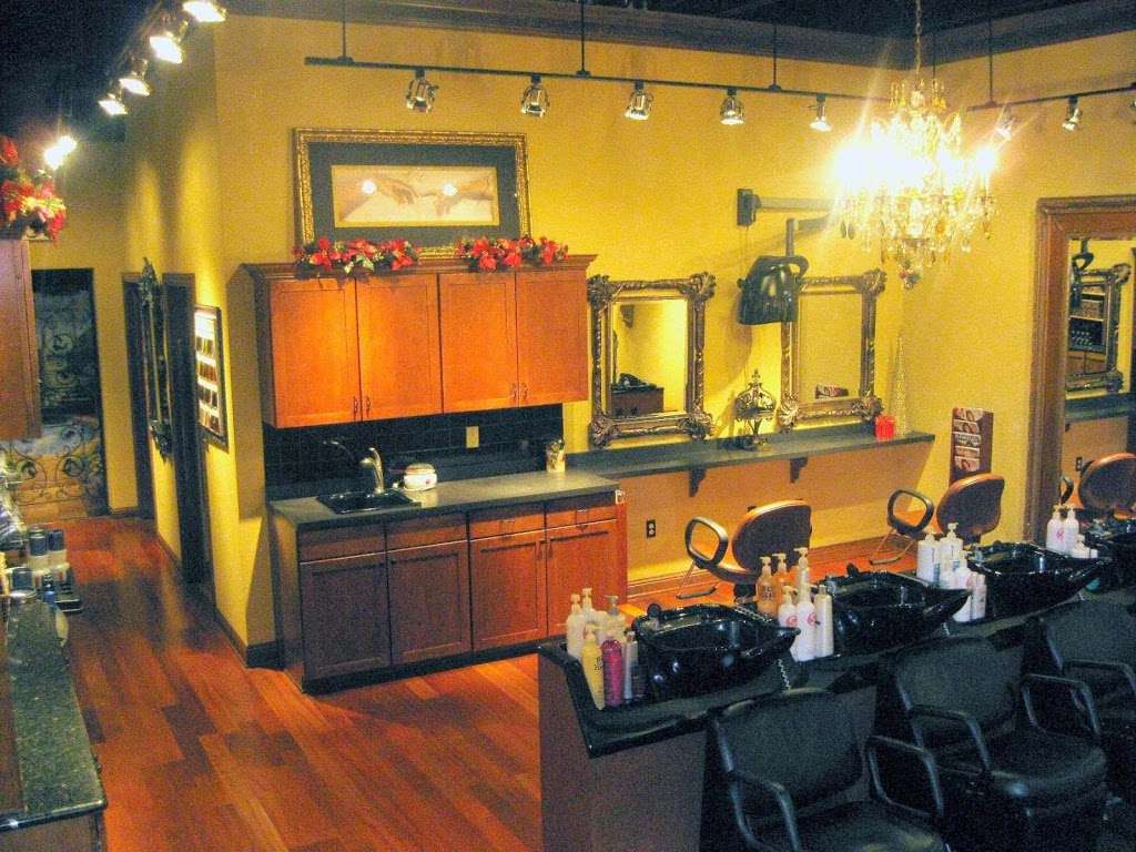 Chris & Co Salon | 2732 Hillside Dr, Delafield, WI 53018, USA | Phone: (262) 646-5888