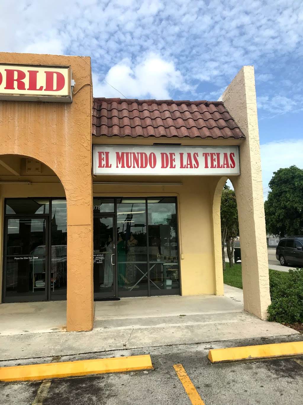 El Mundo de las Telas | 5978 W 16th Ave, Hialeah, FL 33012, USA | Phone: (305) 558-6679