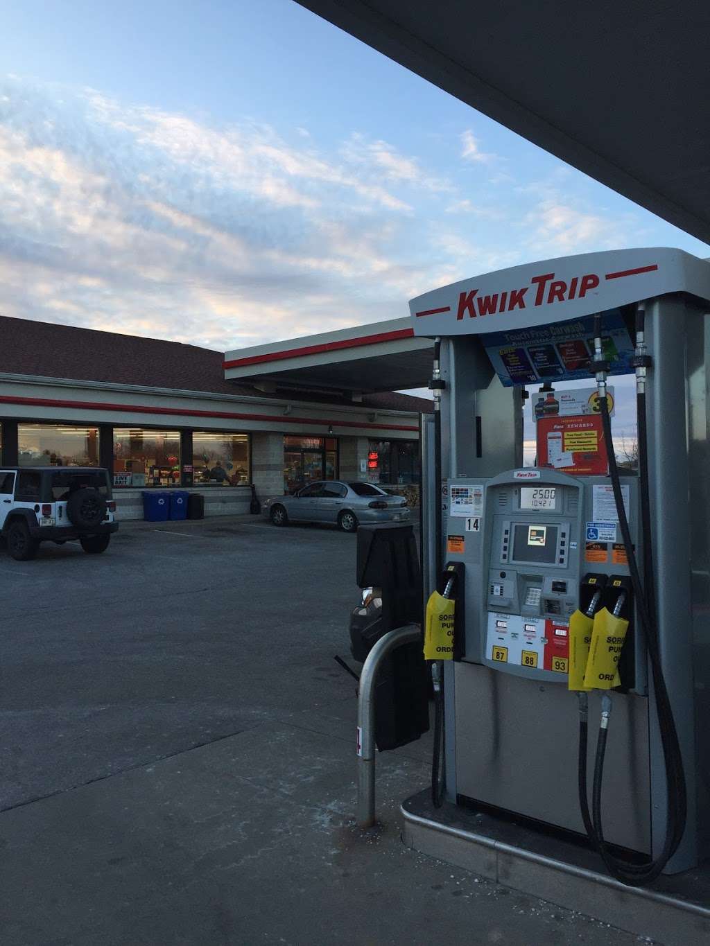 Kwik Trip #970 | 2106 S West Ave, Waukesha, WI 53189, USA | Phone: (262) 522-6693