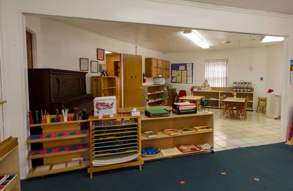 Sierra Montessori Preschool | 18047 Sierra Hwy, Canyon Country, CA 91351, USA | Phone: (661) 252-6422
