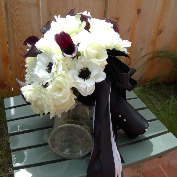 Love In Bloom Floral Design & Gifts | 29745 Nandina Dr, Escondido, CA 92026, USA | Phone: (540) 903-5015