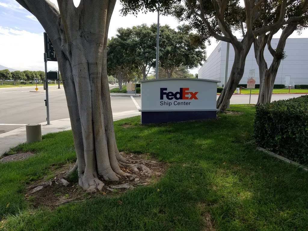 FedEx Ship Center | 7000 Barranca Pkwy, Irvine, CA 92618, USA | Phone: (800) 463-3339