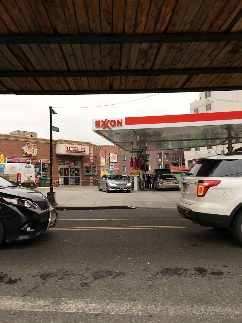 Exxon | 1193 Myrtle Ave, Brooklyn, NY 11221 | Phone: (718) 573-4700