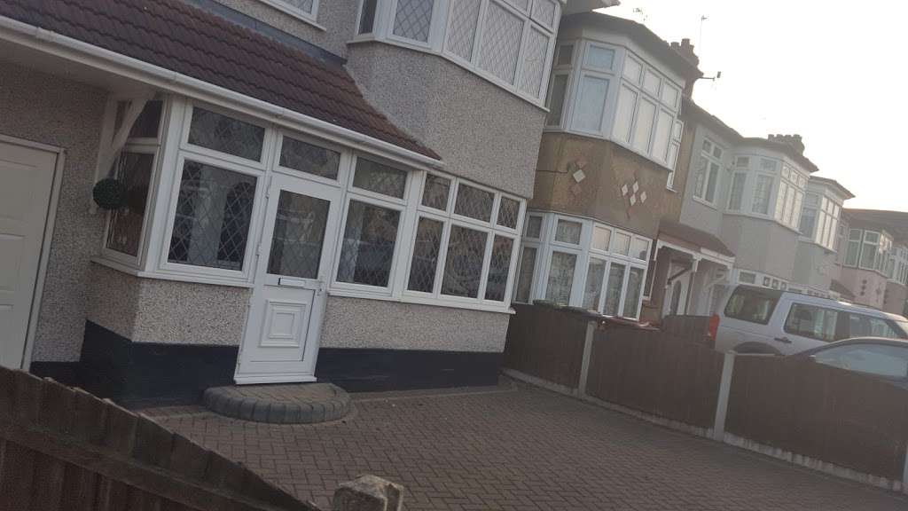 Jacksons V T R A | 59 Laurel Cres, Dagenham, Romford RM7 0RU, UK | Phone: 020 8592 0797