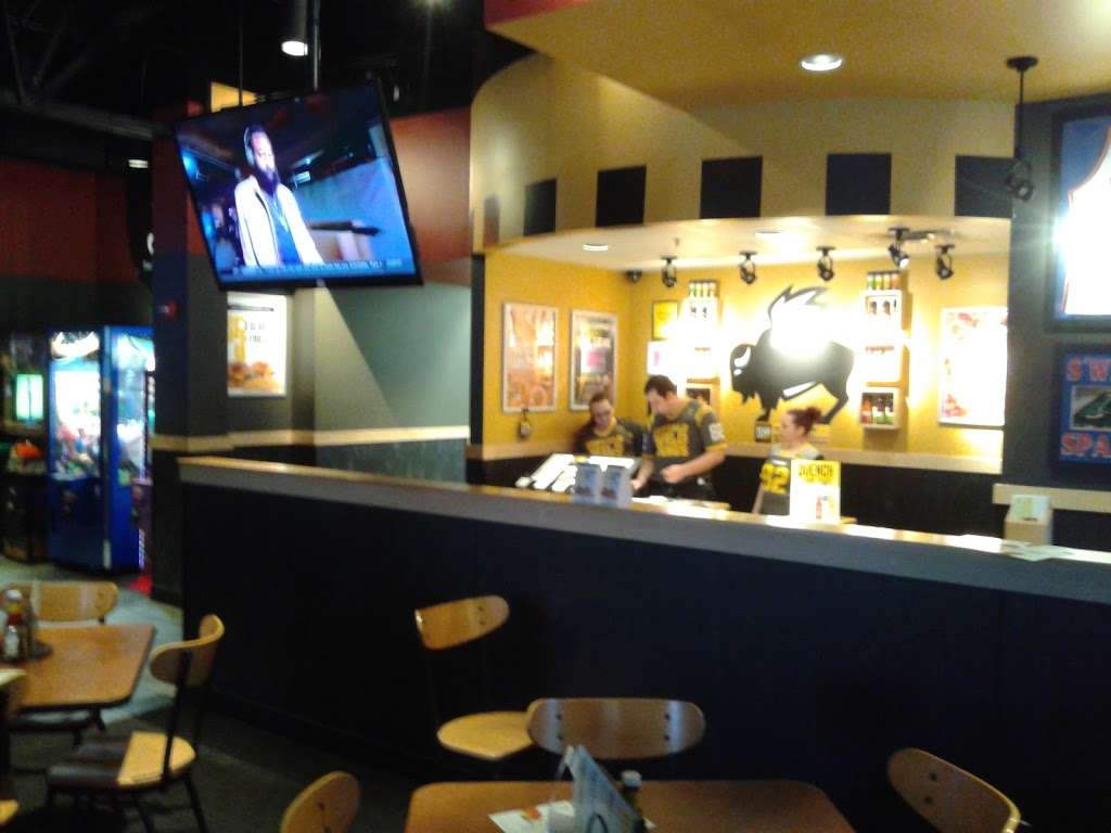 Buffalo Wild Wings | 1623 E Michigan Rd, Shelbyville, IN 46176 | Phone: (317) 604-5167