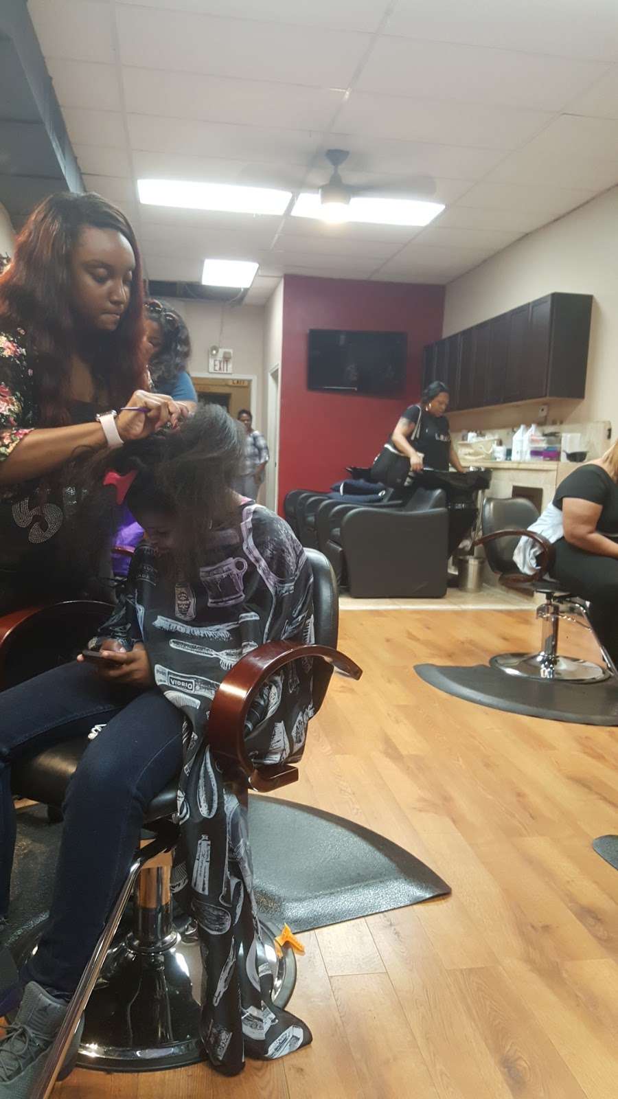 Funky Strandz Hair Studio | 4860 183rd St, Country Club Hills, IL 60478, USA | Phone: (708) 957-2647