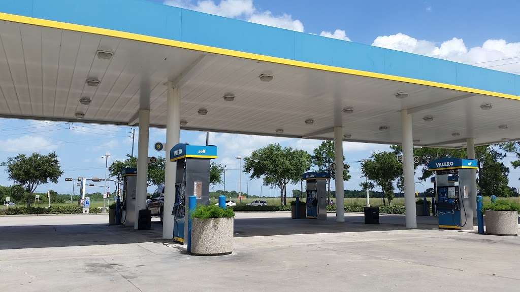 Valero | 10990 Red Bluff Rd, Pasadena, TX 77507, USA | Phone: (866) 297-6093