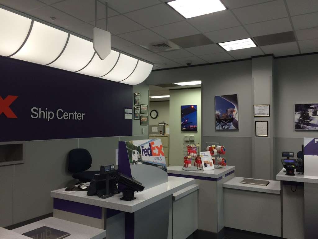 FedEx Ship Center | 5200 W Greens Rd, Houston, TX 77066, USA | Phone: (800) 463-3339