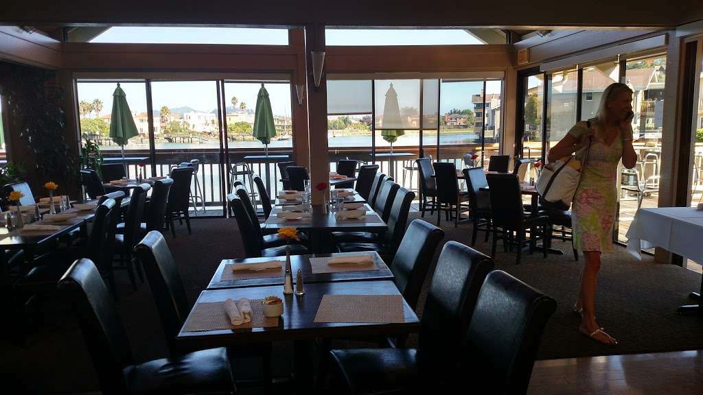 Lighthouse Bar & Grill | 475 E Strawberry Dr, Mill Valley, CA 94941, USA | Phone: (415) 381-4400