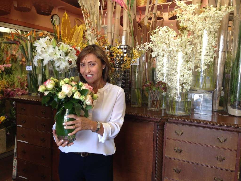 Floral Designs by Daves Flowers | 4738 Hollywood Blvd, Los Angeles, CA 90027, USA | Phone: (323) 666-4391