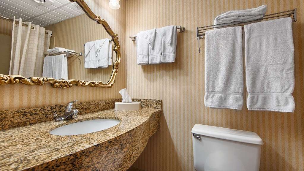 Best Western Inn at Hunts Landing | 120 US-6, Matamoras, PA 18336, USA | Phone: (570) 491-2400