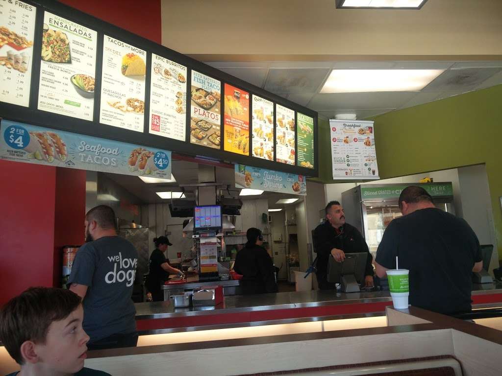 Del Taco | 1933 E 223rd St, Long Beach, CA 90810 | Phone: (310) 847-7191