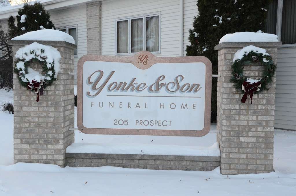 Yonke & Son Funeral Home | 205 Prospect Ave, Pewaukee, WI 53072, USA | Phone: (262) 691-1900