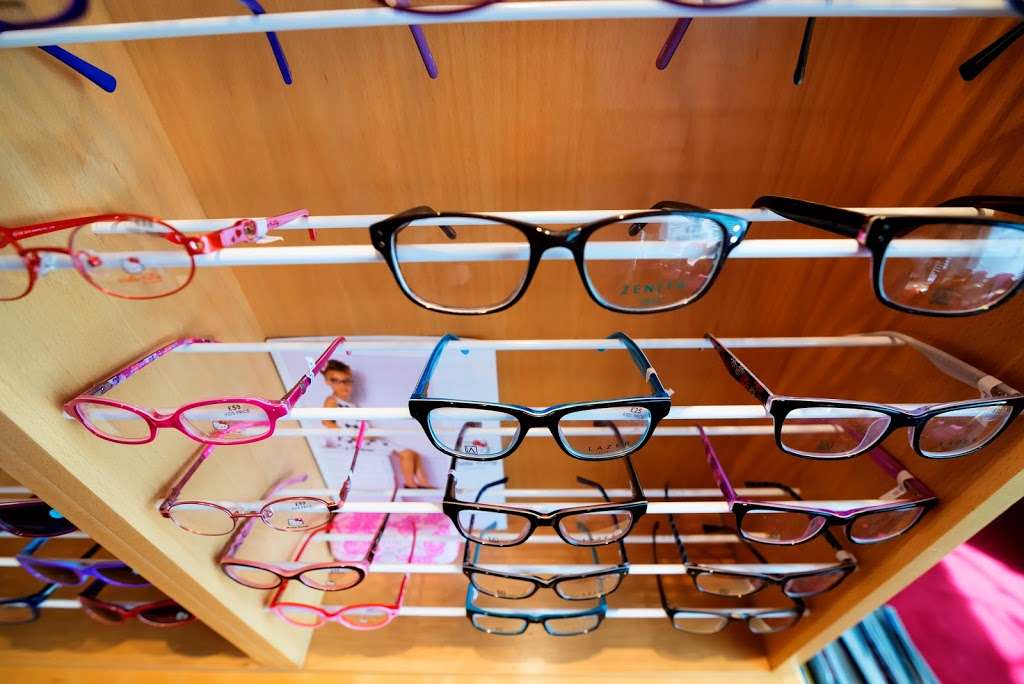 Debneys Opticians | 219 Front Ln, Upminster RM14 1LD, UK | Phone: 01708 223116