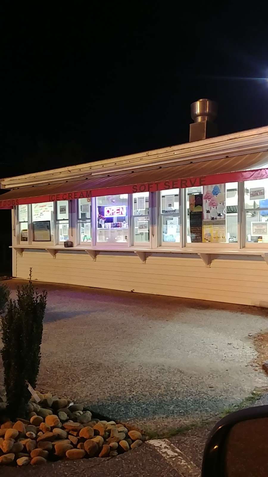 Big Dipper Ice Cream | 325-359 Main St, North Reading, MA 01864, USA | Phone: (978) 664-5111