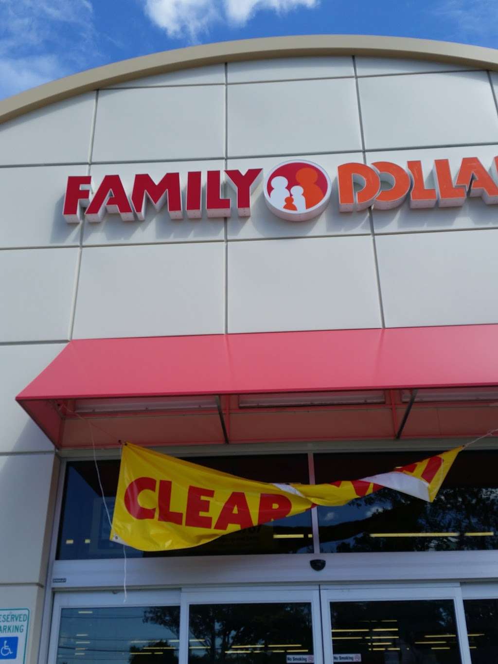 Family Dollar | 1507 Market St, Linwood, PA 19061, USA | Phone: (484) 483-2471