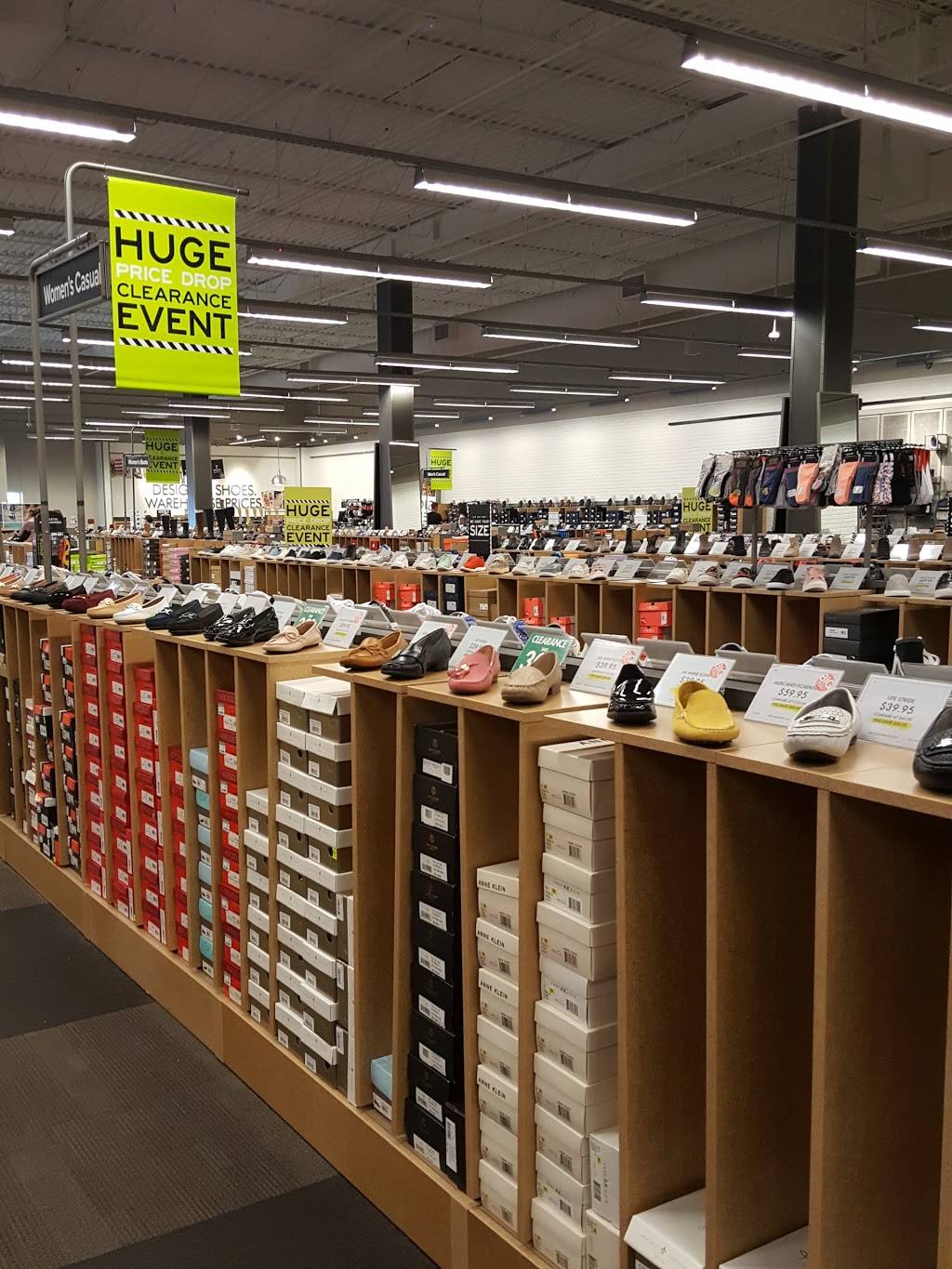 DSW Designer Shoe Warehouse | 5073 Shelbyville Rd, Louisville, KY 40207, USA | Phone: (502) 822-4801