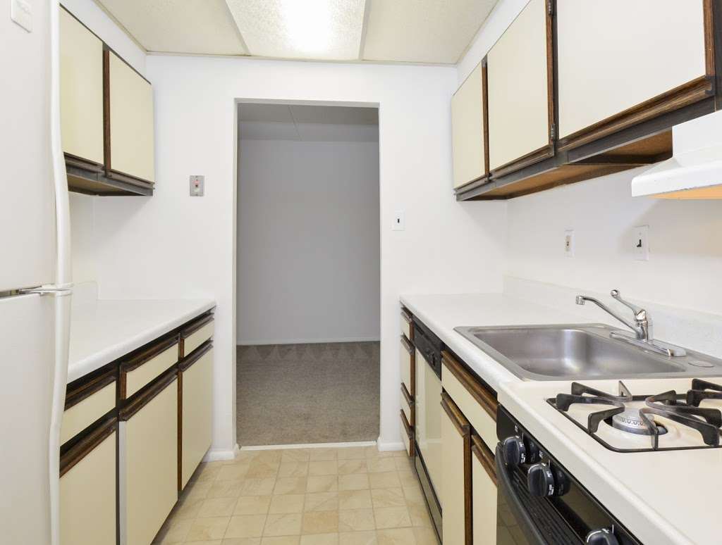 Gladstone Towers Apartments | 223 Scottdale Rd, Lansdowne, PA 19050 | Phone: (610) 284-2111