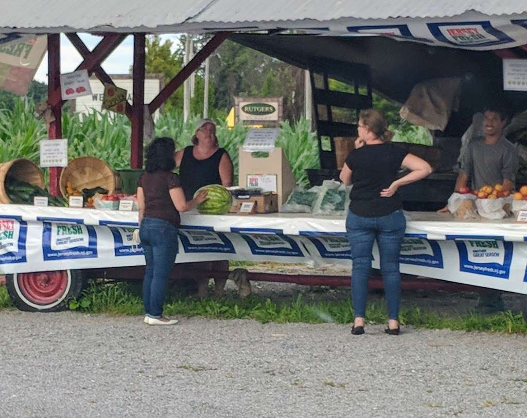 Sweet Valley Farms farmstand | 1008_16.01_33.01, Ringoes, NJ 08551