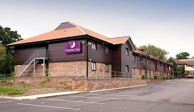 Premier Inn Chessington | Leatherhead Rd, Chessington KT9 2NE, UK | Phone: 0871 527 8228