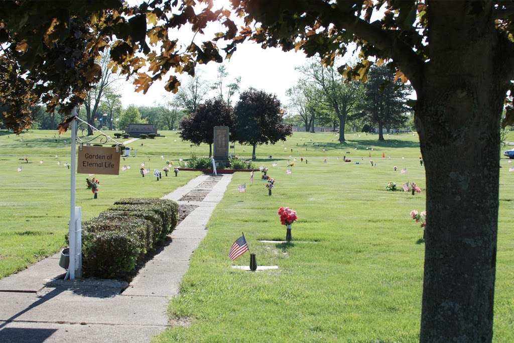 Graceland Cemetery | 1505 E Morthland Dr, Valparaiso, IN 46383, USA | Phone: (219) 462-3511