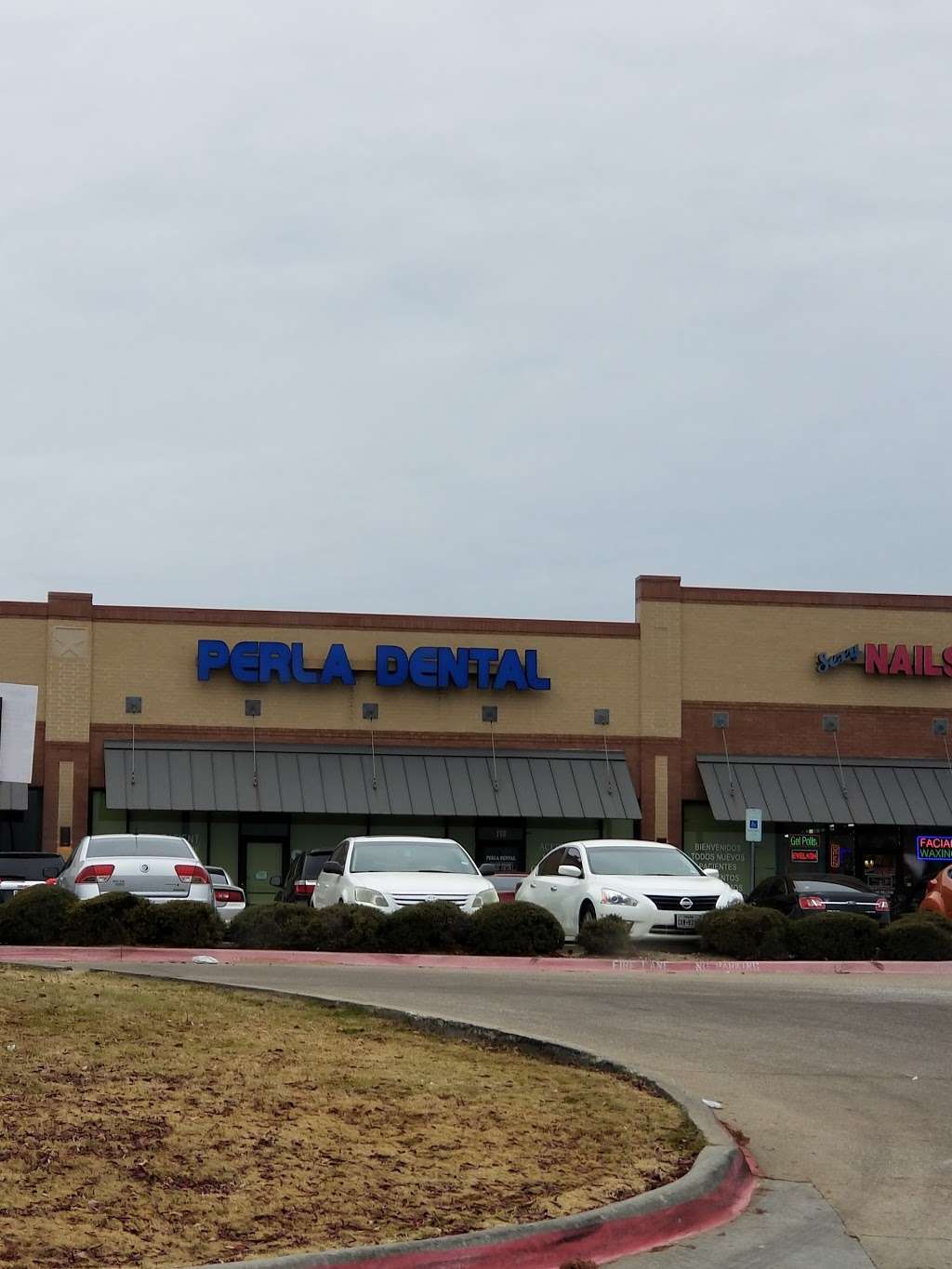 Perla Dental | 404 S Interstate 35 East Service Rd # 118, Lancaster, TX 75146, USA | Phone: (972) 223-3500