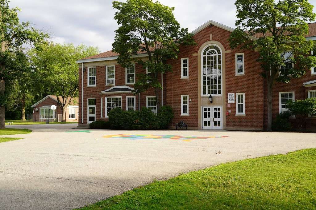 Lincolnwood Elementary School | 2600 Colfax St, Evanston, IL 60201, USA | Phone: (847) 859-8880