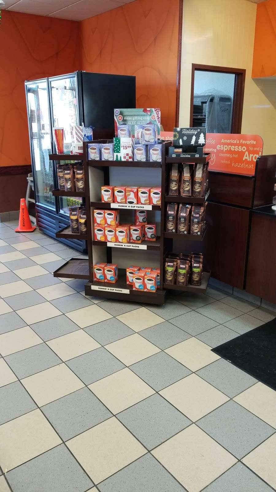 Dunkin Donuts | 225 Town Center Blvd, Easton, PA 18040, USA | Phone: (610) 438-0306