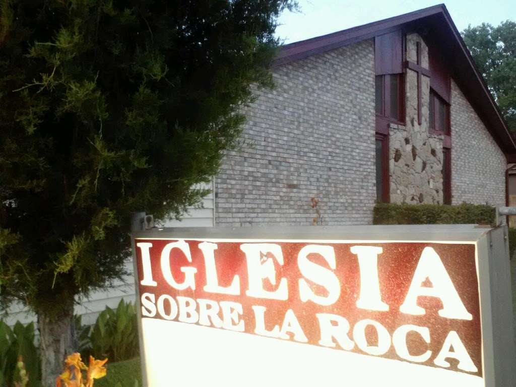 Iglesia Sobre La Roca | 901 E Miller Rd, Garland, TX 75041, USA | Phone: (972) 840-1697