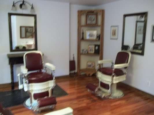 Lloyds Barbershop & Shaving Parlor | 10132 Colvin Run Rd, Great Falls, VA 22066, USA | Phone: (703) 438-7700