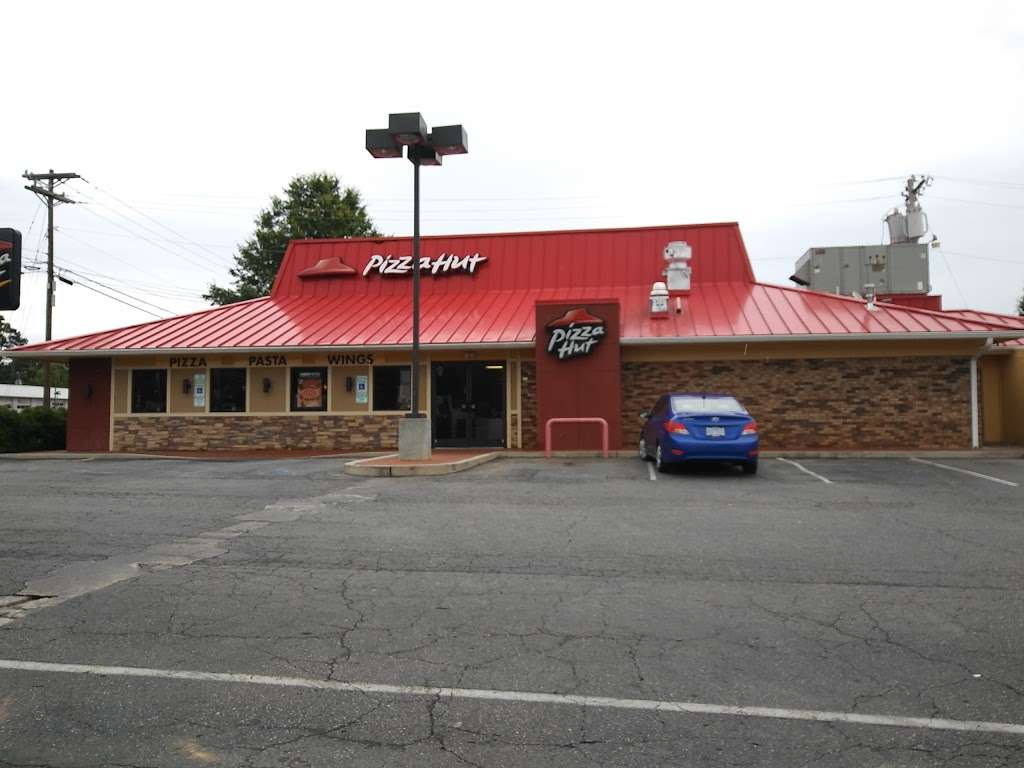 Pizza Hut | 1031 Shelby Rd, Kings Mountain, NC 28086, USA | Phone: (704) 739-4436