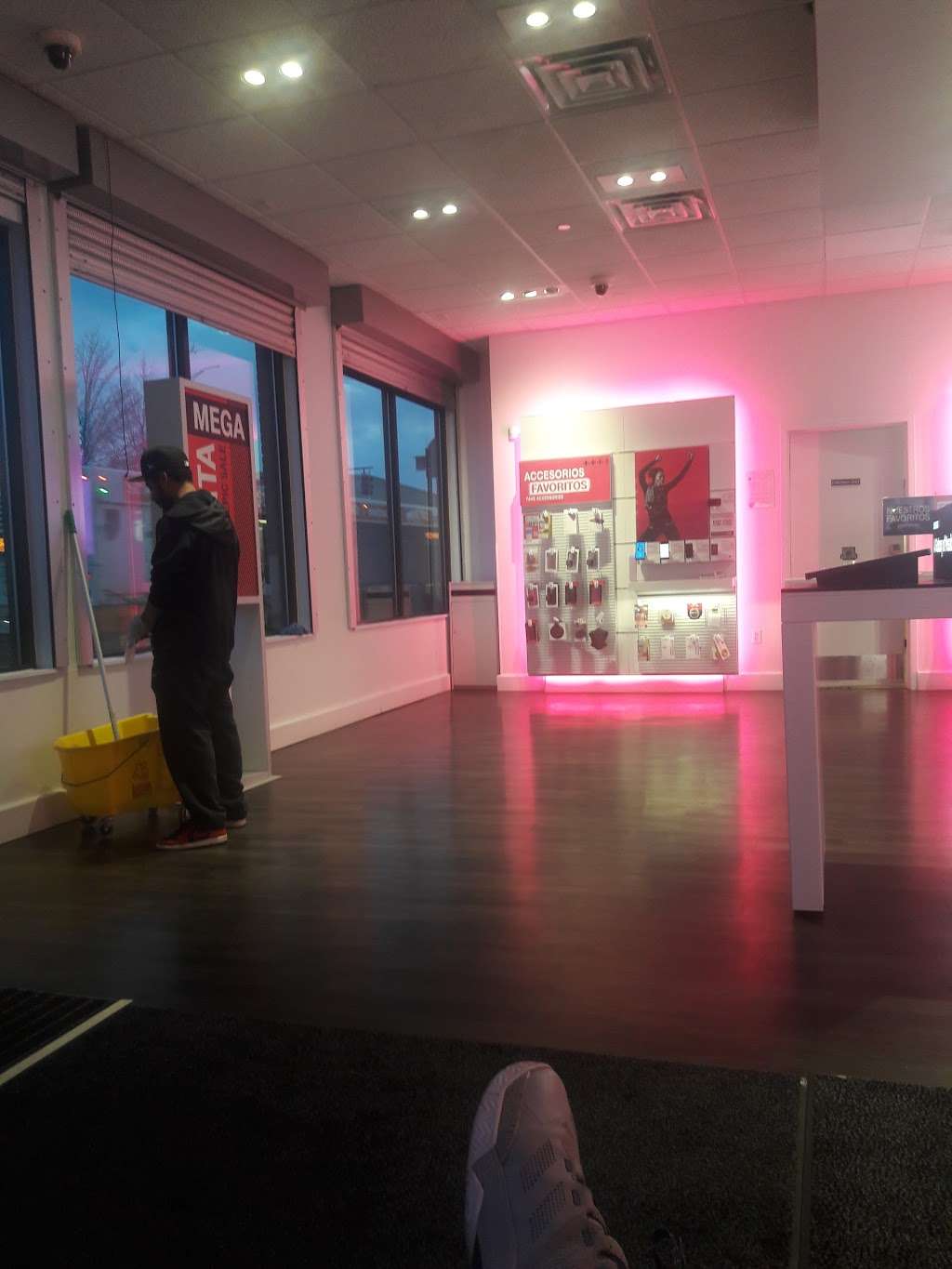 Metro by T-Mobile | 415 Lynnway, Lynn, MA 01901, USA | Phone: (978) 244-7310