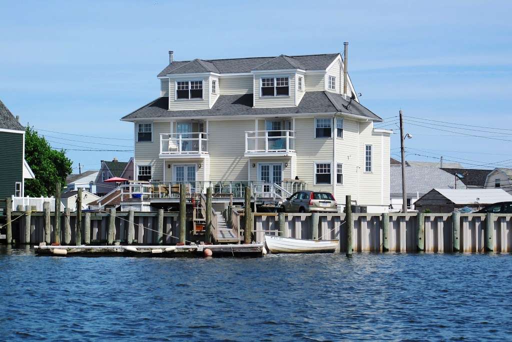 Waterfront Home | 937 Shad Creek Road, Broad Channel, NY 11693, USA | Phone: (917) 346-9539